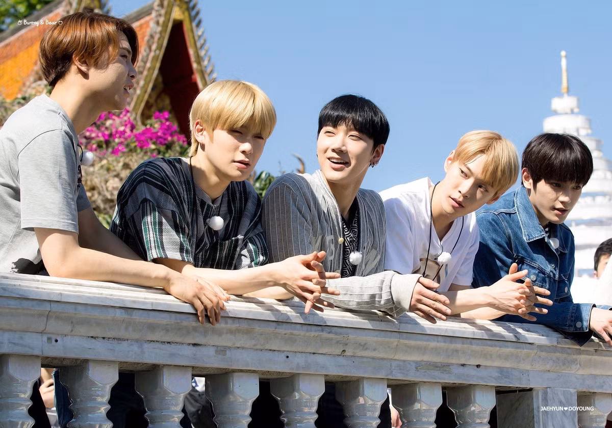 Dang sau hinh anh cuoc song that cua BlackPink, BTS-Hinh-12