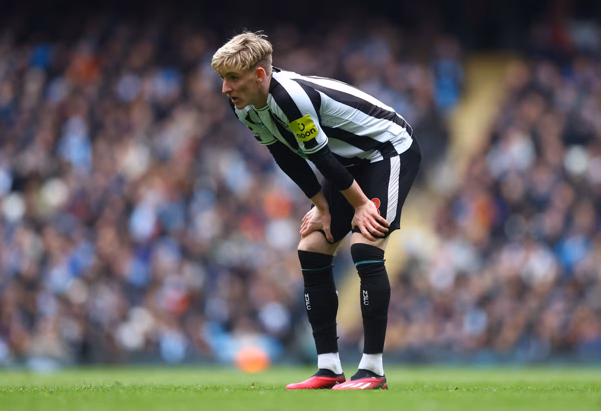 Anthony Gordon (Newcastle - 36,61 km/h): Trong kỳ chuyển nhượng đầu năm 2023, sao trẻ người Anh quyết tâm rời Everton để gia nhập Newcastle. Ở CLB mới, Gordon chưa thể ghi dấu ấn. Tiền đạo trị giá 40 triệu bảng mới có vỏn vẹn 1 lần đá chính cho "Chích chòe" và chưa có bàn thắng hay kiến tạo nào.
