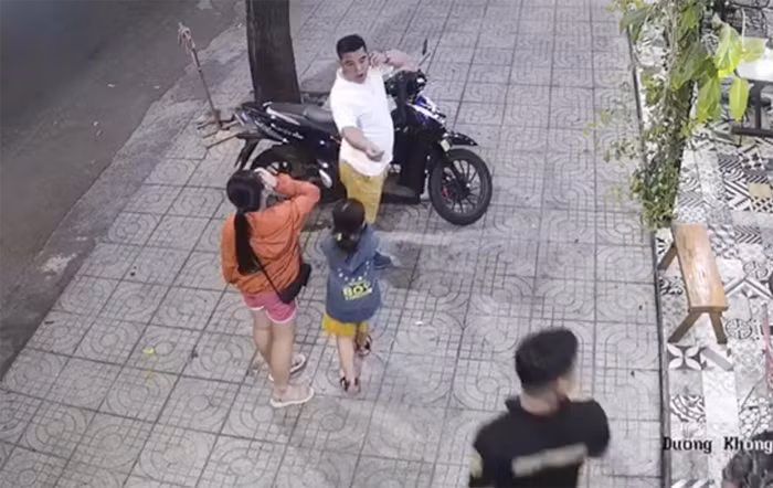 Quên ví chứa 200 triệu ở quán, check camera phát hiện điều bất ngờ Quen vi chua 200 trieu o quan, check camera phat hien dieu bat ngo