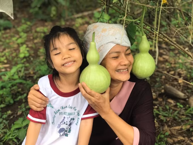 Cuộc sống của "nữ hoàng cảnh nóng" Kiều Trinh ở nhà vườn 5.000m2 - Hình 2 Cuoc song cua