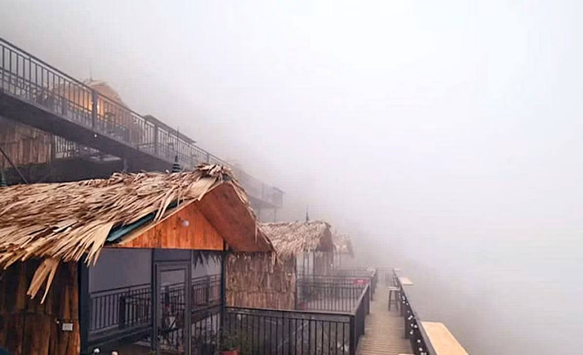  Tà Xùa là xã vùng cao thuộc huyện Bắc Yên (Sơn La), cách TP Sơn La khoảng 100 km. Với điều kiện tự nhiên ưu đãi, khí hậu trong lành, mát mẻ quanh năm thích hợp để phát triển các loại hình như du lịch sinh thái, khám phá hang động… Do lượng du khách đến Tà Xùa ngày càng tăng, nên các homestay trên địa bàn đã bắt đầu mở rộng diện tích và nâng cao chất lượng phục vụ.