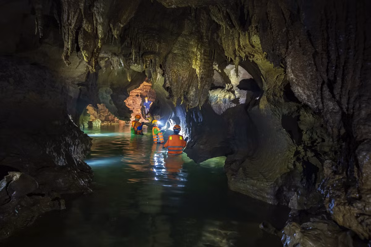 "Vương quốc hang động" kỳ vĩ và hoang sơ của Việt Nam ảnh 7