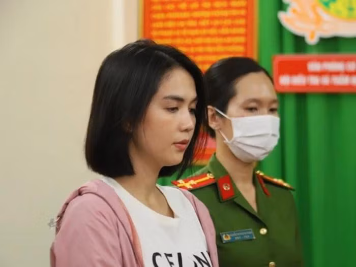 Ke hoach lam me cua Ngoc Trinh khong de dang nhu mong doi