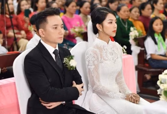 1001 kieu phan ung hai huoc cua sao nam Viet khi vo sinh con
