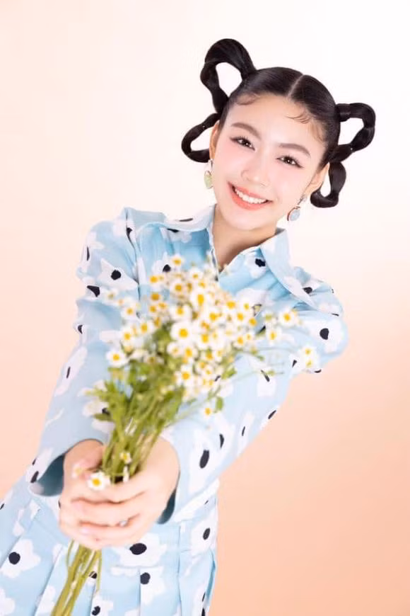 Con gai Quyen Linh khoe nhan sac kiem son phan van xinh nuc no-Hinh-3