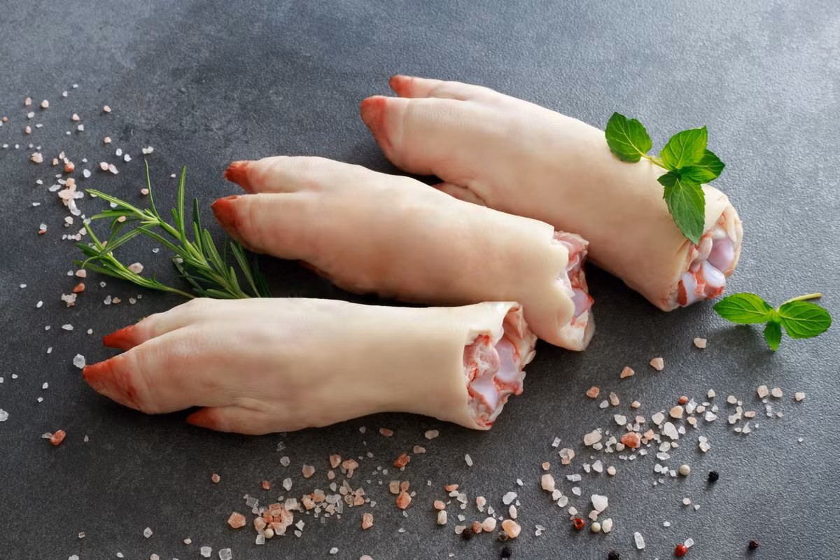 Móng giò heo ngon bổ nhưng khó làm sạch nếu không biết mẹo này Mong gio heo ngon bo nhung kho lam sach neu khong biet meo nay