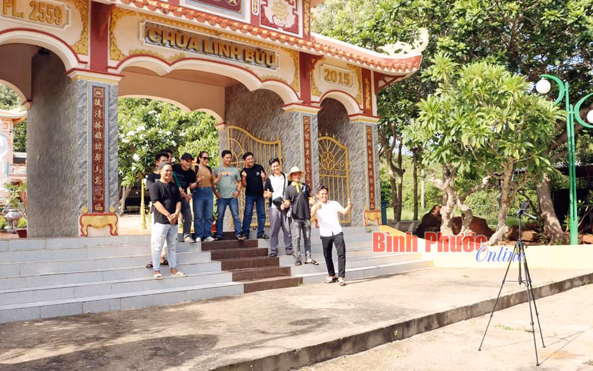 Ngoài khám phá thiên nhiên hoang sơ, du khách có thể tham quan, trải nghiệm, “check in” nhiều di tích lịch sử tuyệt đẹp khác như các cơ sở thờ tự, tín ngưỡng