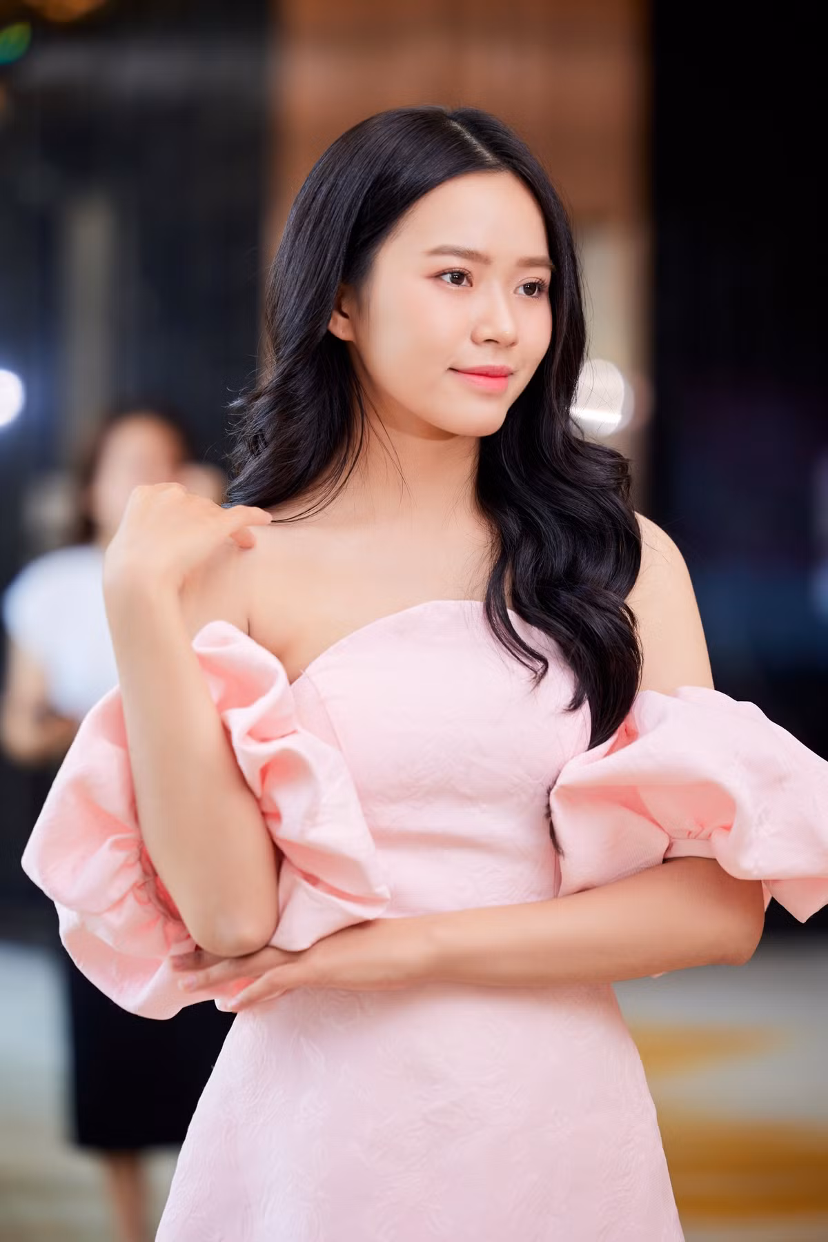 Phan Thị Việt Ngọc có kinh nghiệm catwalk, thi sắc đẹp. Sinh viên Học viện Báo chí và Tuyên truyền từng tham gia các show thời trang và đạt thành tích Top 5 Hoa hậu Áo dài 2022. Cô sinh năm 2002, quê Hà Tĩnh.