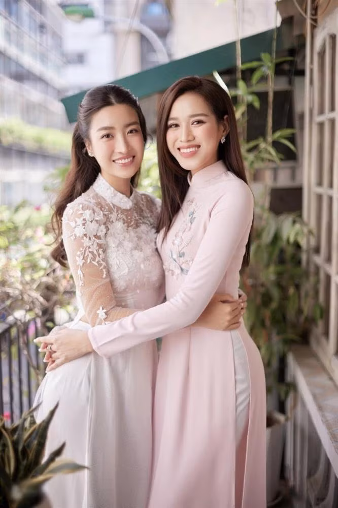 Đỗ Thị Hà chinh phục mọi ánh nhìn trong tà áo dài màu hồng ngọt ngào khi làm dâu phụ trong lễ ăn hỏi của Đỗ Mỹ Linh.
