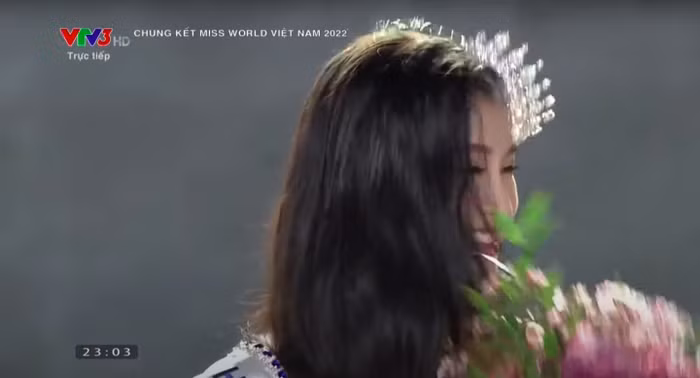 Khoanh khac mot nang Hau gap su co rot vuong mien khi dang quang-Hinh-2