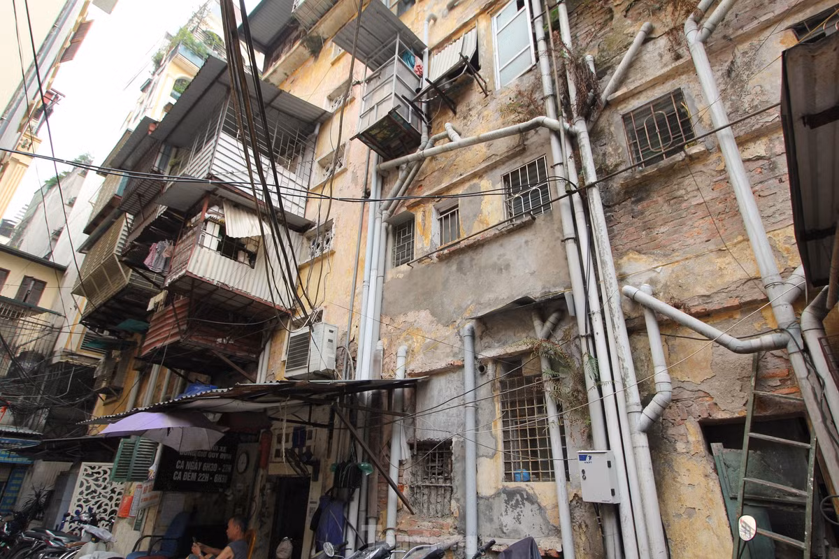 Khu chung cu cu co gia dat 'dat do' bac nhat Ha Noi