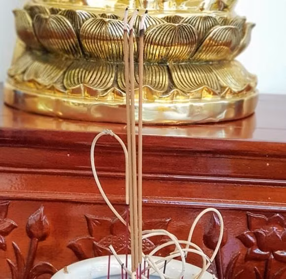 Mung 1, ngay Ram nen thap mot, ba hay nam nen huong?-Hinh-3