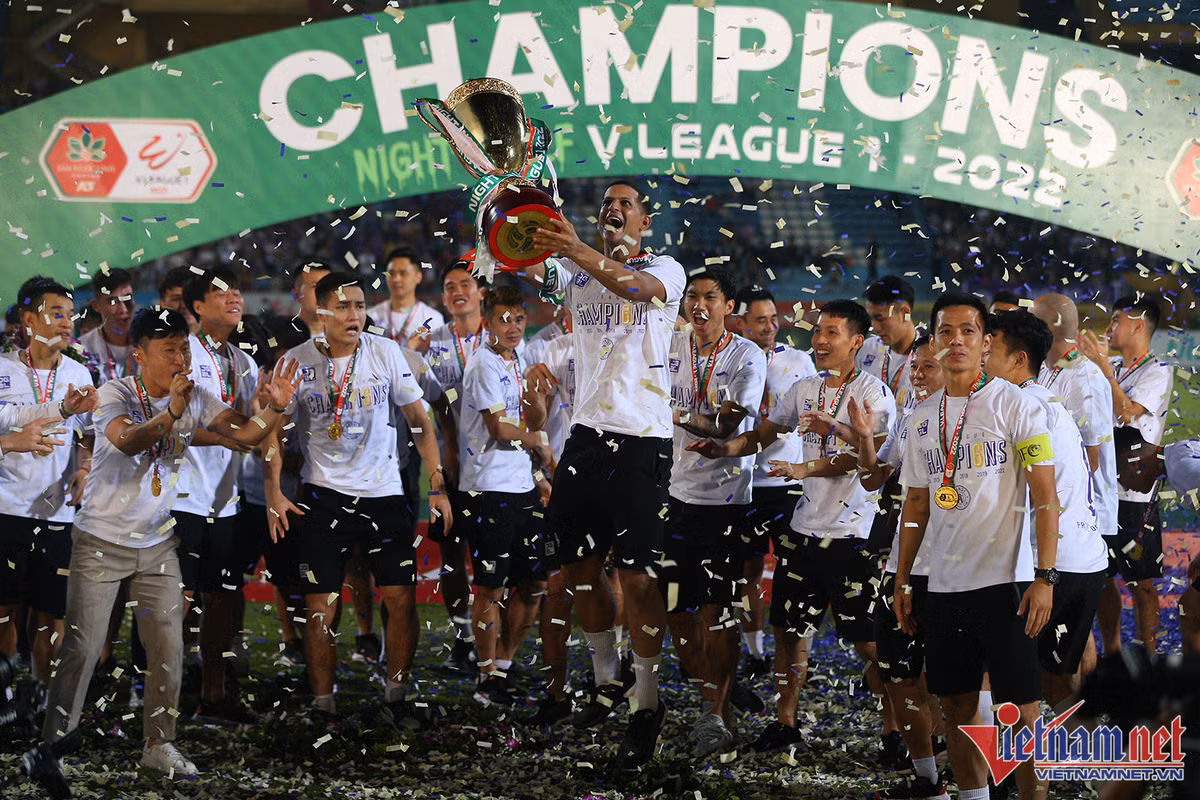 VPF cong bo nha tai tro chinh V-League, bau Duc noi dieu bat ngo