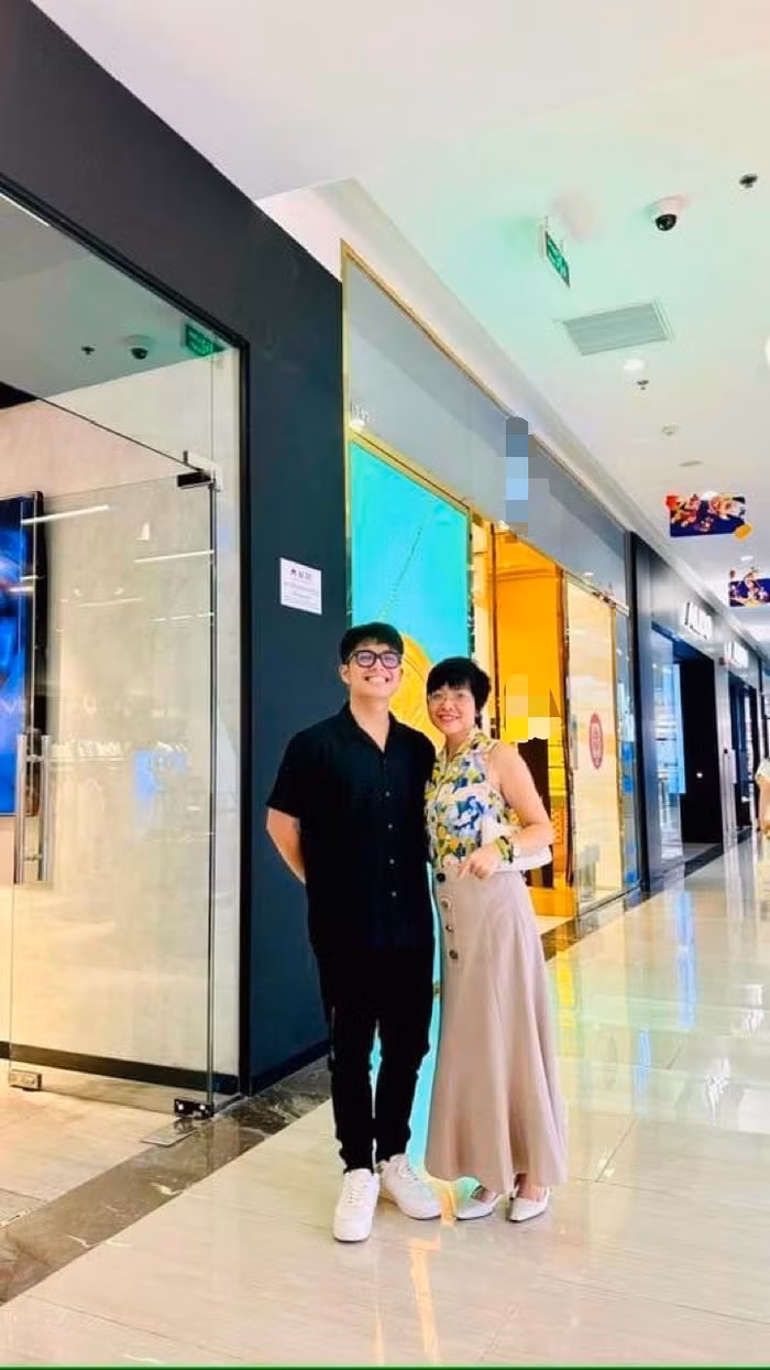 Con trai NSND Cong Ly voc dang cao lon o tuoi 18-Hinh-2