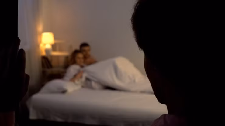 Kho hieu khi chuyen gi nha minh hang xom cung biet