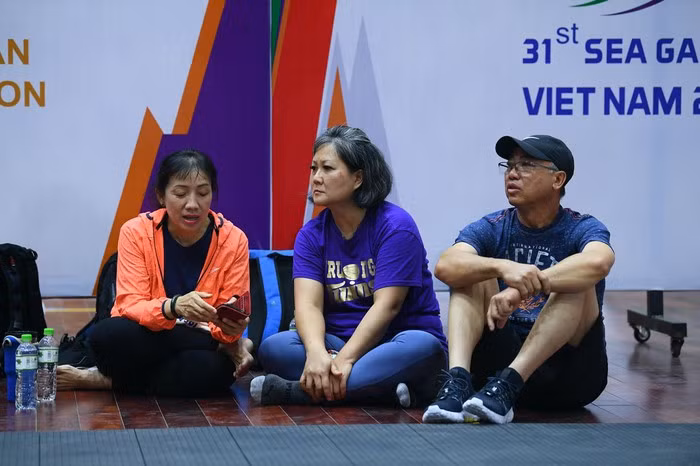 Chân dung “người hùng thầm lặng” đứng sau thành công của Trương Twins - Hình 2 Chan dung “nguoi hung tham lang” dung sau thanh cong cua Truong Twins-Hinh-2