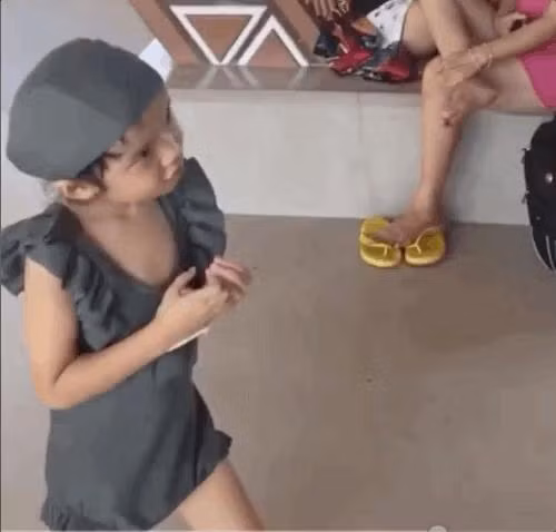 Con gai Truong Giang gay sot khi lo ro mat, bieu cam dang yeu