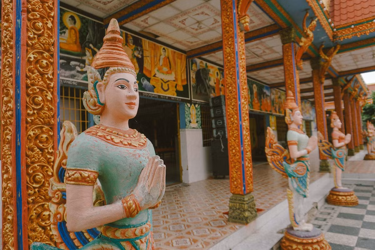 Kham pha 4 ngoi chua ruc ro tai Soc Trang va Bac Lieu-Hinh-3