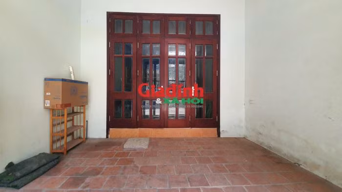 Thong tin moi vu be gai 2 tuoi o Quoc Oai bi co giao hanh hung
