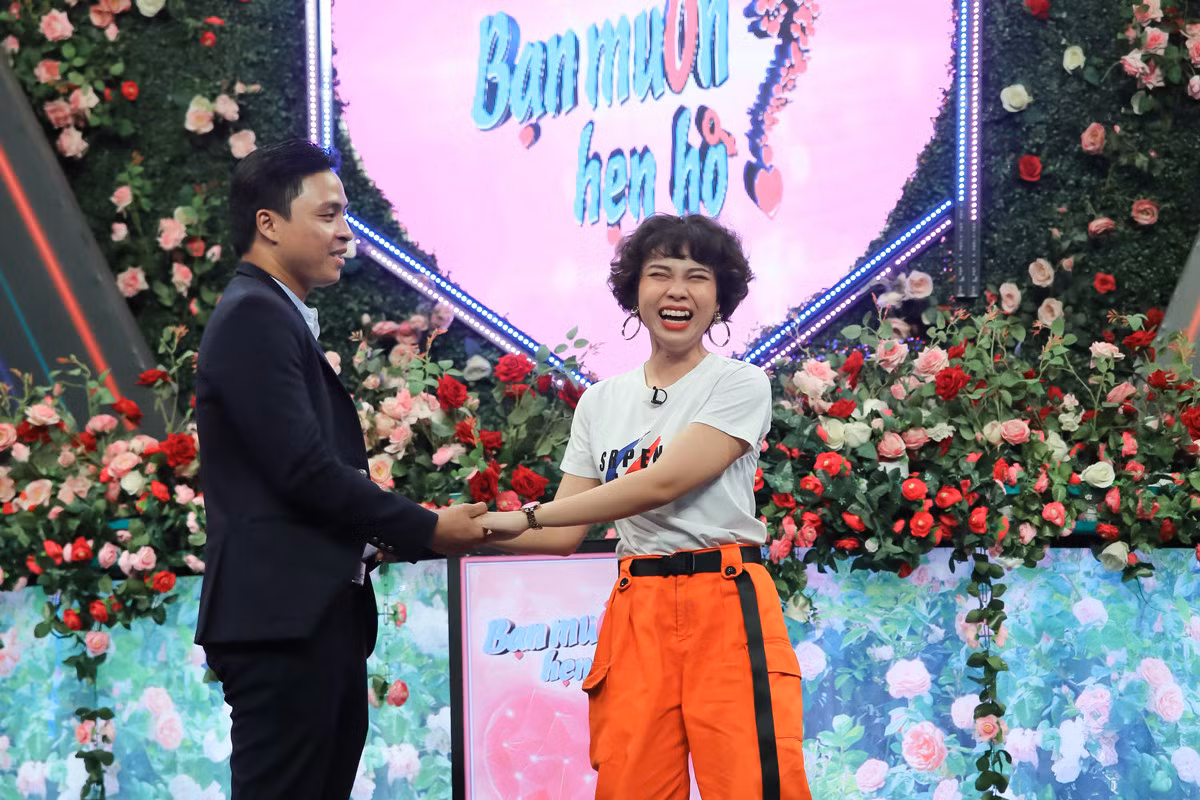 Co gai tuyen bo 