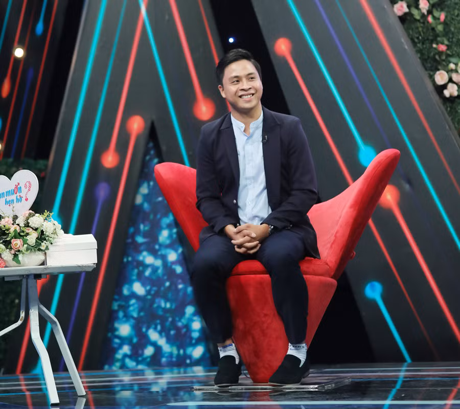 Co gai tuyen bo 