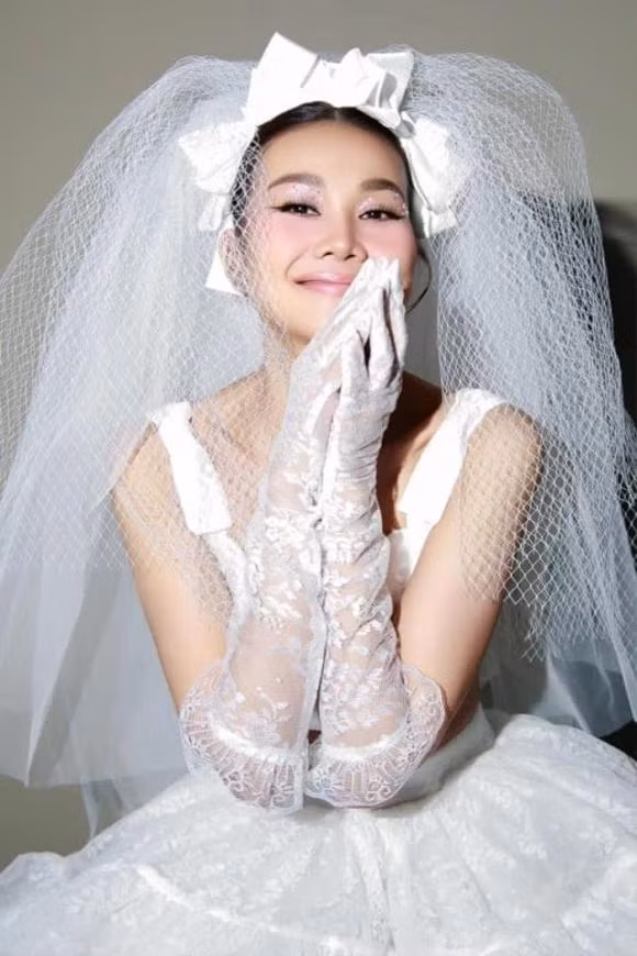 Thanh Hang lan dau noi ve dam cuoi voi hon phu nhac truong-Hinh-5