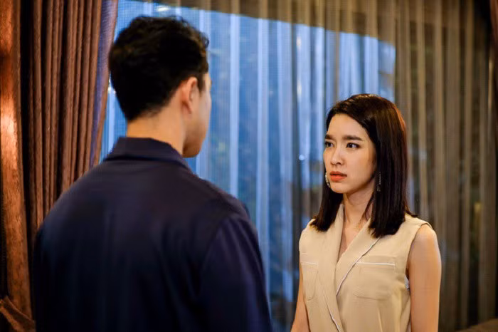 Phat hien bi mat dong troi qua man hinh dien thoai cua chong