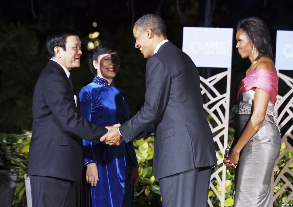 Chủ tịch nước Trương Tấn Sang gặp Tổng thống Hoa Kỳ Barack Obama nhân dịp tham dự Hội nghị cấp cao APEC 2011.
