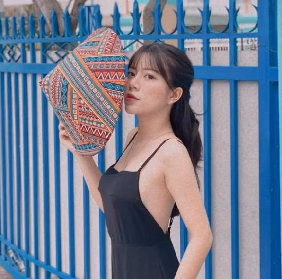 Con gai dien vien Hoang Yen bi hoi co lay nhieu chong giong me?-Hinh-3