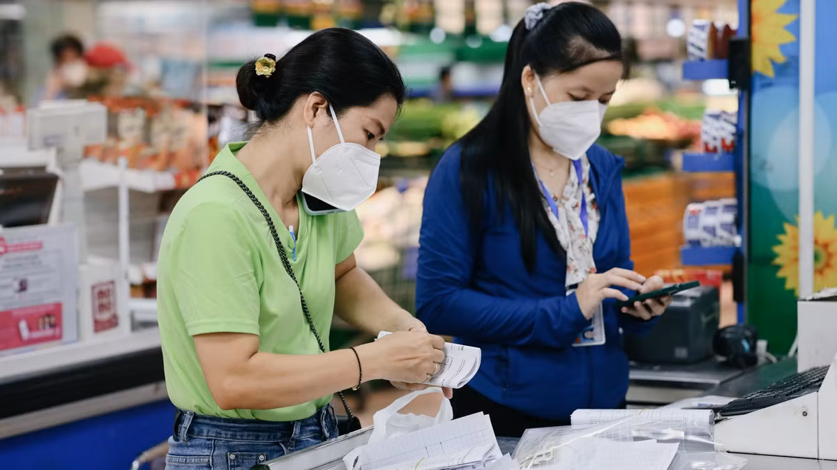 Ngày 26/8 là ngày tôi được phân công đi chợ hộ người dân. 8h, các chị thuộc Hội Liên hiệp Phụ nữ phường gọi điện xác nhận đơn hàng. Trước đó, việc đi chợ đã được UBND phường gửi thông báo cho từng hộ dân.