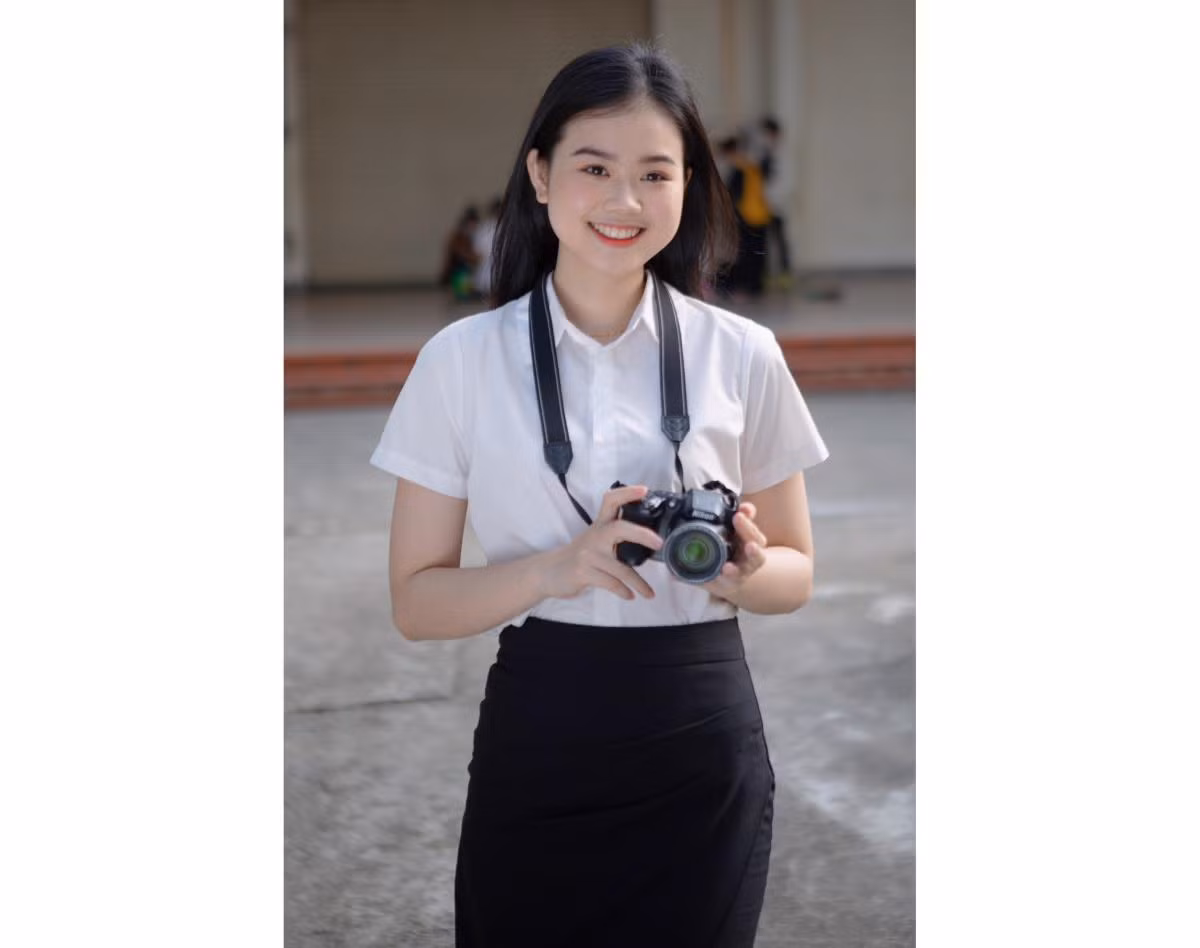 Chan dung nu sinh bao chi vua dang quang Hoa khoi Nui Thanh-Hinh-2