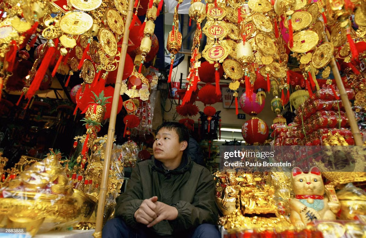 Người bán hàng ở cửa hàng số 17 Hàng Mã.