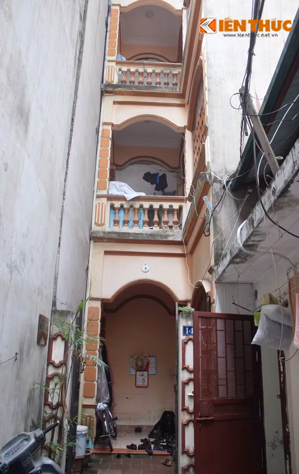 Ngôi nhà của ông Viễn nằm sâu trong một ngõ nhỏ ở Kim Ngưu, Hai Bà Trưng, Hà Nội. Đến thời điểm hiện tại, phía gia đình ông Lê Văn Viễn vẫn đang đợi kết quả xét nghiệm ADN từ phía lực lượng chức năng, nếu xác chết được phát hiện chính là của chị Huyền thì đây sẽ là một trong những yếu tố trong việc điều tra và xử lý chính xác, đúng tội danh đối với hung thủ Nguyễn Mạnh Tường.