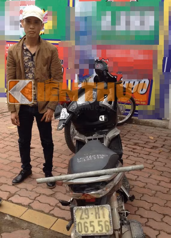 Nguyễn Sỹ Thắng cùng phương tiện tại chốt 141.