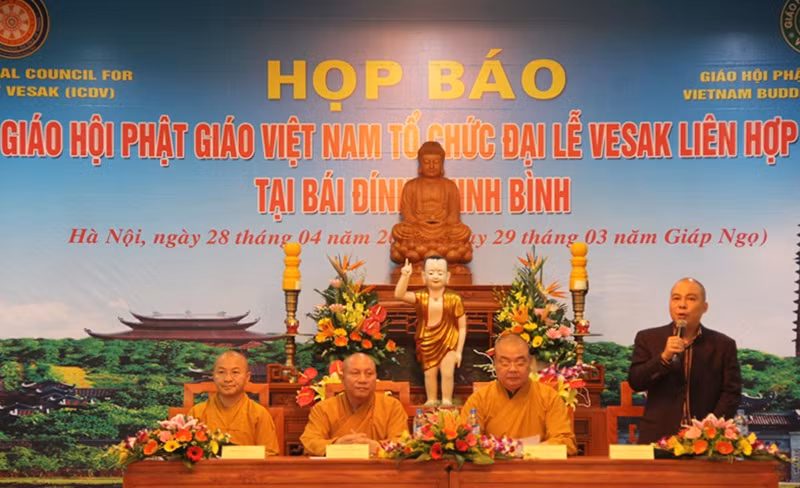 Ban tổ chức Đại lễ Vesak LHQ 2014 họp báo công bố chương trình Đại lễ.