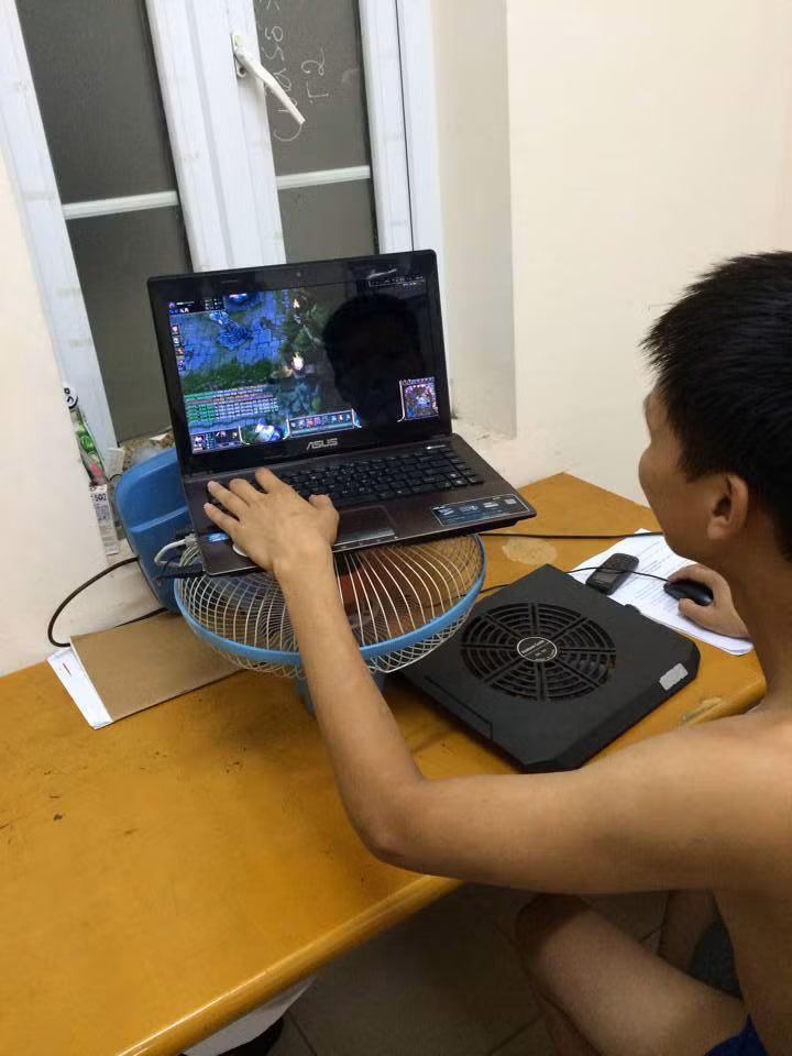 Quạt tỏa nhiệt siêu mạnh cho laptop sinh viên. 