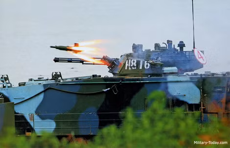 ZBD-05 khai hỏa tên lửa chống tăng HJ-73C.