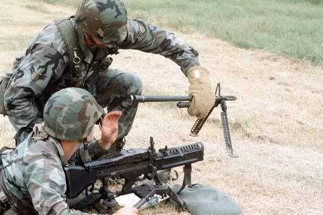 M60 có thể nhanh chóng thay nòng khi cần thiết.