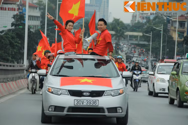 Đoàn diễu hành của VFC đi qua nhiều tuyến phố lớn của Hà Nội như Phạm Hùng, Trần Duy Hưng, Nguyễn Chí Thanh...