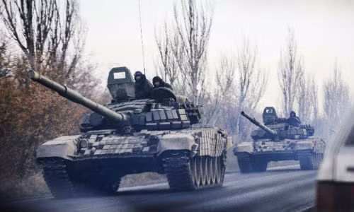 Đoàn xe tăng được cho là của Nga ở gần Donetsk.