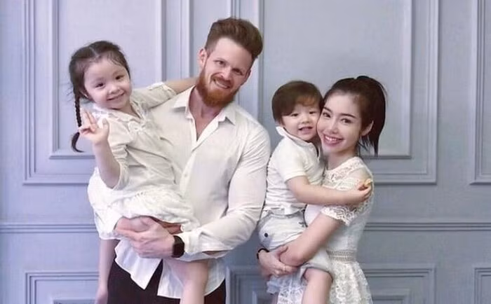 Dân mạng 'soi' ra điều bất thường trong bài tố ngược của chồng Elly Trần Dan mang 'soi' ra dieu bat thuong trong bai to nguoc cua chong Elly Tran