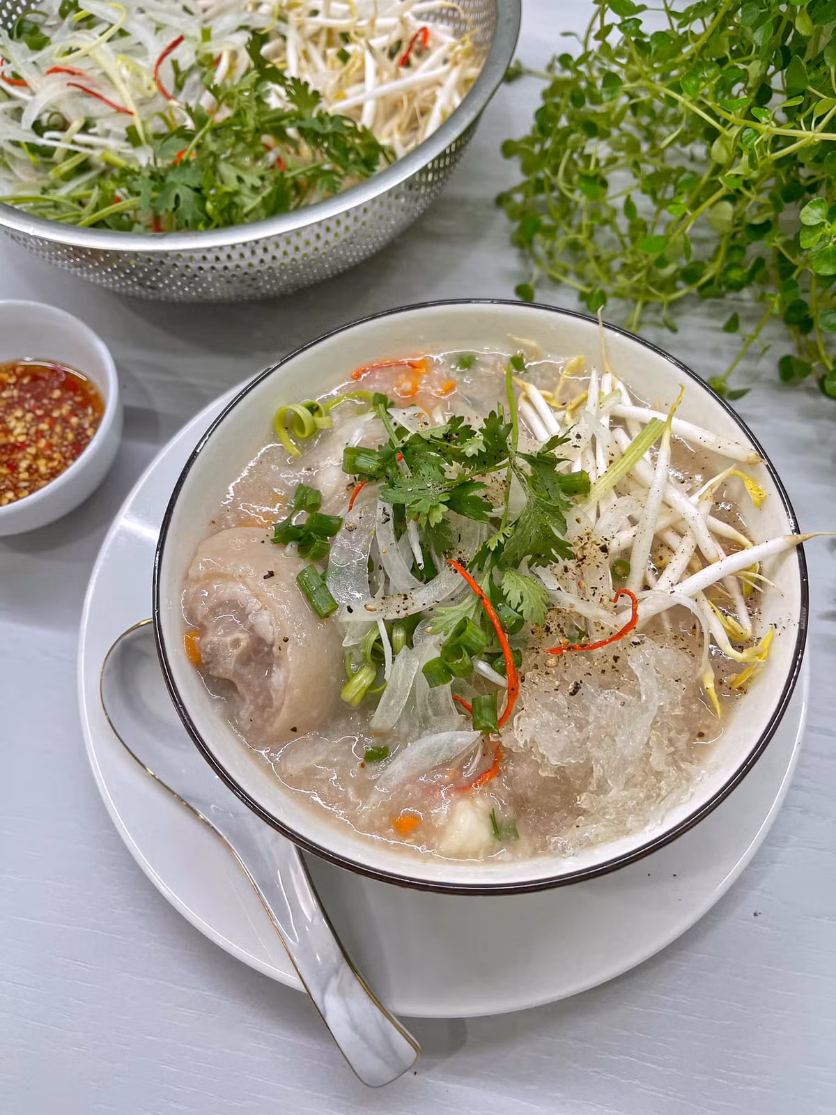 Nấu cháo cực bổ dưỡng, quý giá từ hai nguyên liệu “trên giời, dưới đất” Nau chao cuc bo duong, quy gia tu hai nguyen lieu “tren gioi, duoi dat”