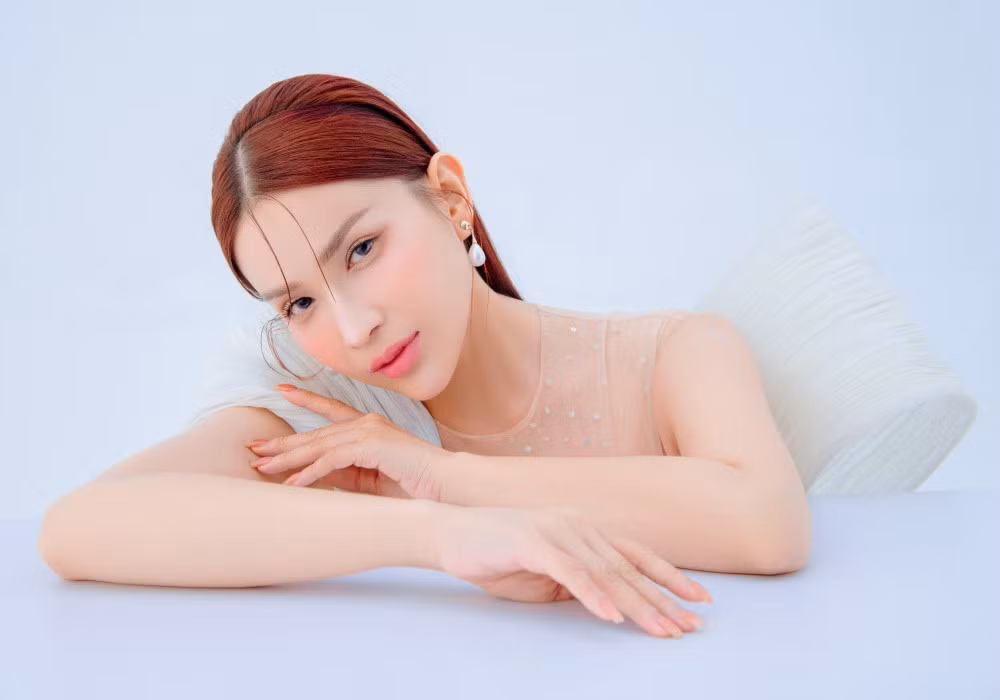 Khả Như chuộng phong cách gợi cảm 'đốt mắt' ở tuổi 35 Kha Nhu chuong phong cach goi cam 'dot mat' o tuoi 35
