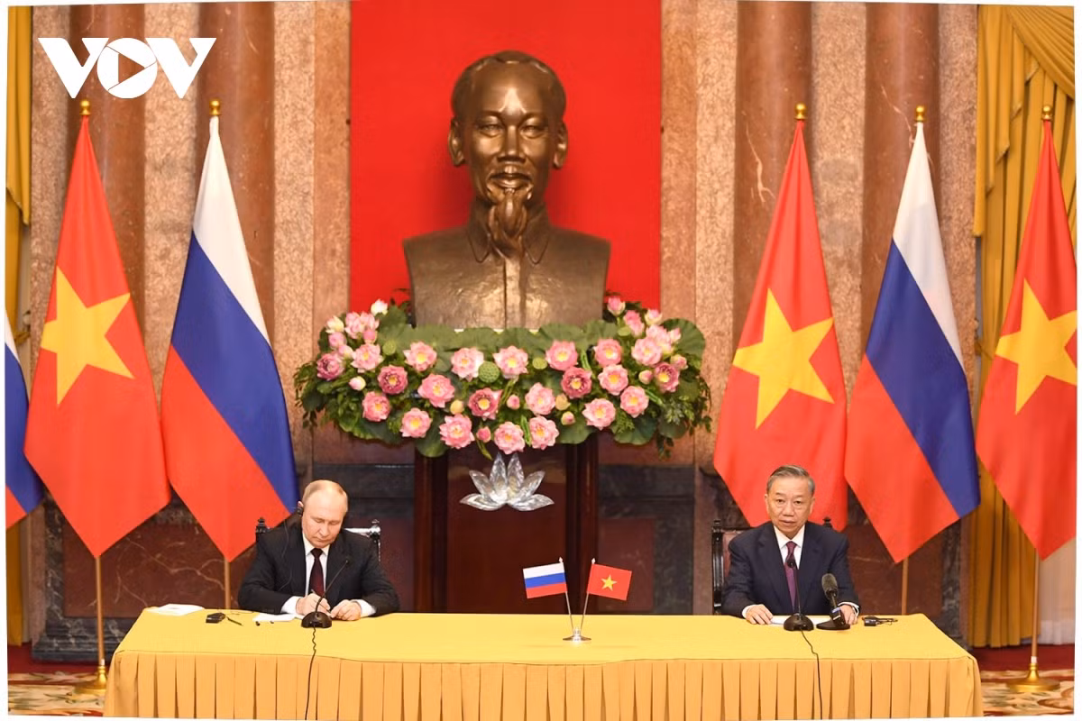 Chu tich nuoc To Lam va Tong thong Putin thong nhat hang loat van de quan trong