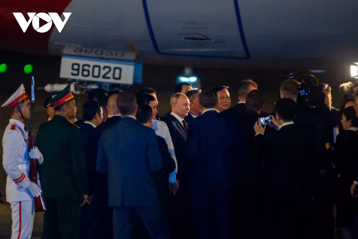 Tổng thống Nga Putin kết thúc tốt đẹp chuyến thăm Việt Nam - Hình 4 Tong thong Nga Putin ket thuc tot dep chuyen tham Viet Nam-Hinh-4