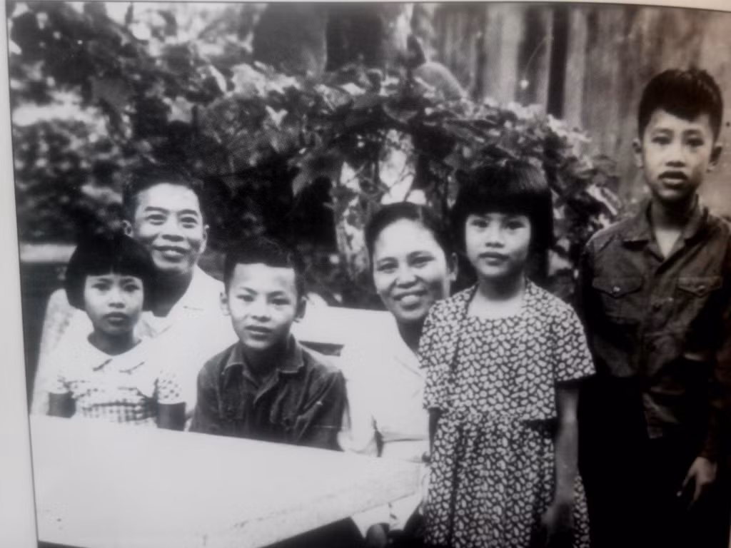Gia đình ông Phạm Hùng tại Hà Nội năm 1967.
