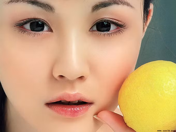 4. Miệng nhỏ chúm chím: Là người dễ được người khác yêu mến; phụ nữ có khuôn miệng nhỏ nhắn, môi hồng rõ nét cân đối sẽ có cuộc sống rất thuận lợi, vận thế và vận khí đều tốt, đối với chồng con có tướng vượng phu ích tử.