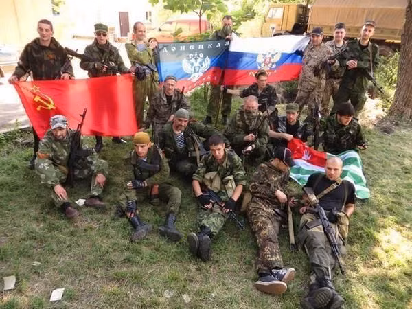 Các khu vực do phe ly khai kiểm soát ở Donbass được gọi là Cộng hòa Nhân dân Luhansk (LPR) và Cộng hòa Nhân dân Donetsk (DPR). Chính quyền Kiev cáo buộc hai khu vực trên thực tế nằm trong sự chiếm đóng của Nga.