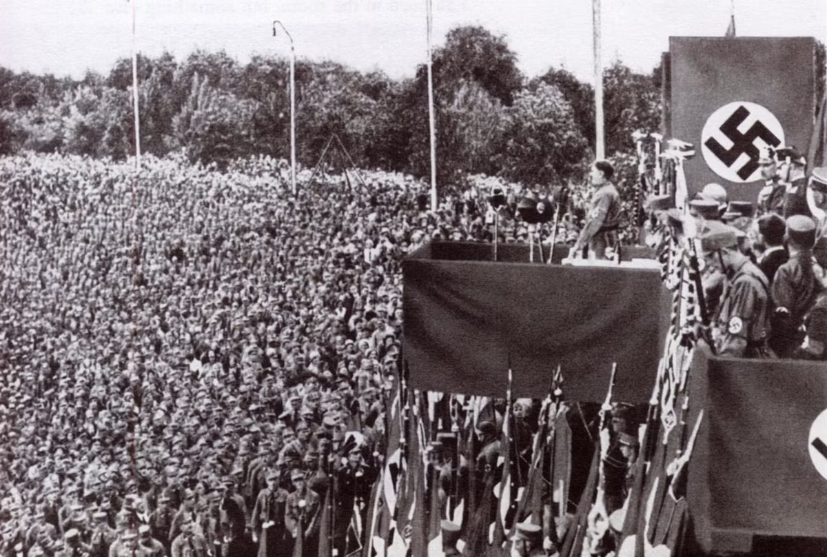 Trong nhật ký của mình, Halder cũng ghi lại sự đánh giá không đúng mức của Hitler về số lượng quân Nga cũng như mâu thuẫn gay gắt giữa các bè phái trong quân đội Đức về mặt chiến lược.