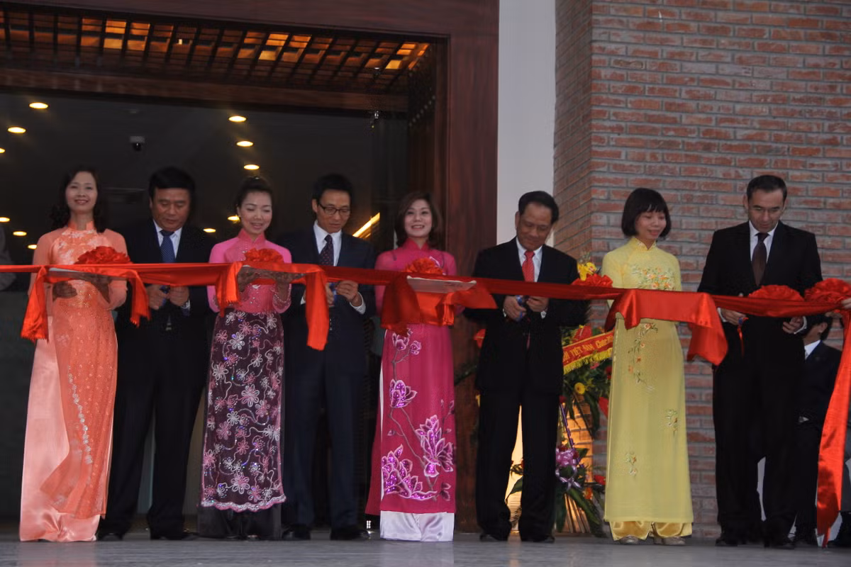 Phú Thủ tướng Vũ Đức Đam cùng nhiều quan chức dự lễ cắt băng khánh thành Bảo tàng đầu tiên về Đông Nam Á.